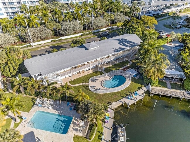 Building Photo - 2815 NE 33rd Ave