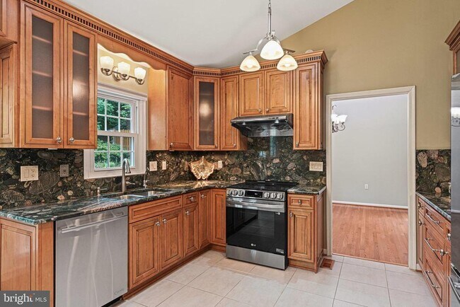 Building Photo - 9760 Hatmark Ct