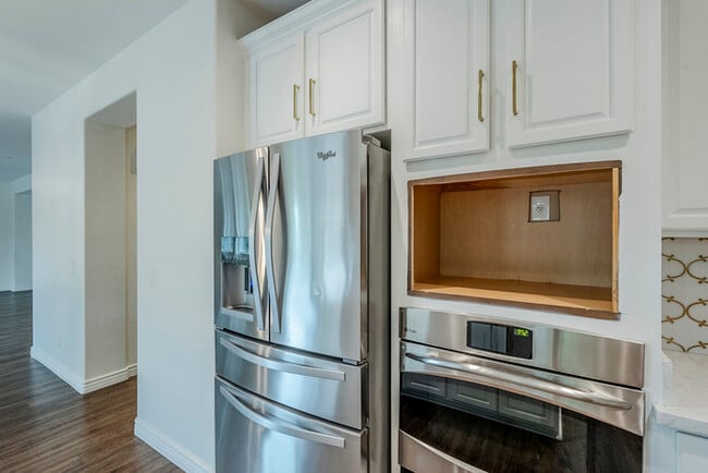 Building Photo - 2744 E Donato Dr