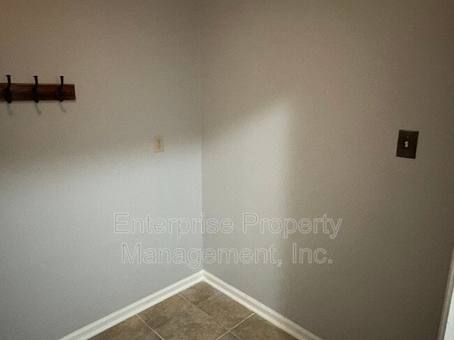 Building Photo - 535 Fox Run Ln