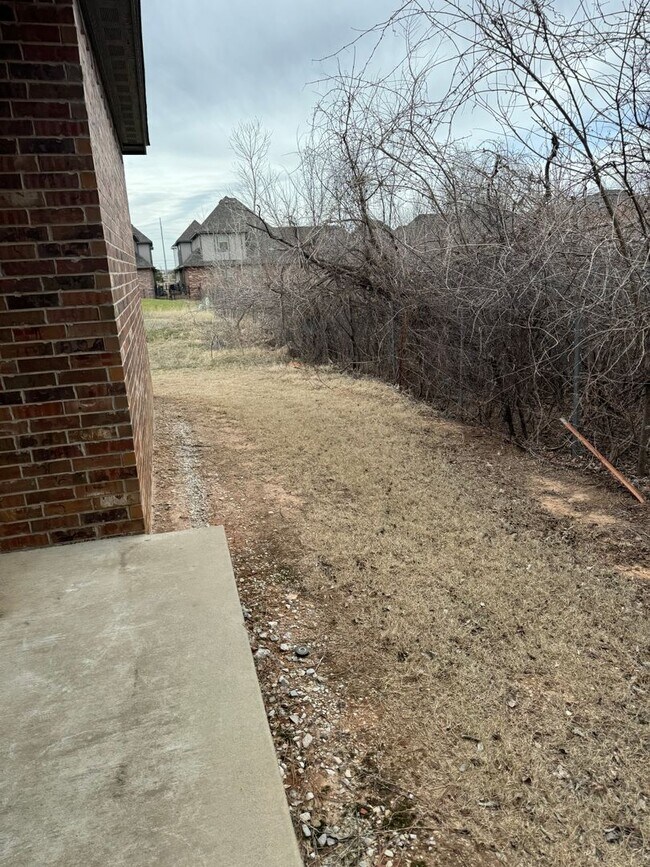 Building Photo - 3 Bed 2 bath with an office in The Enclave