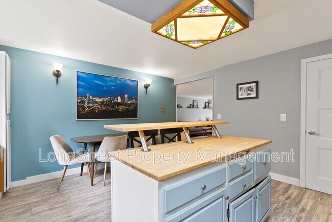 Building Photo - 7788 SE Thompson Rd