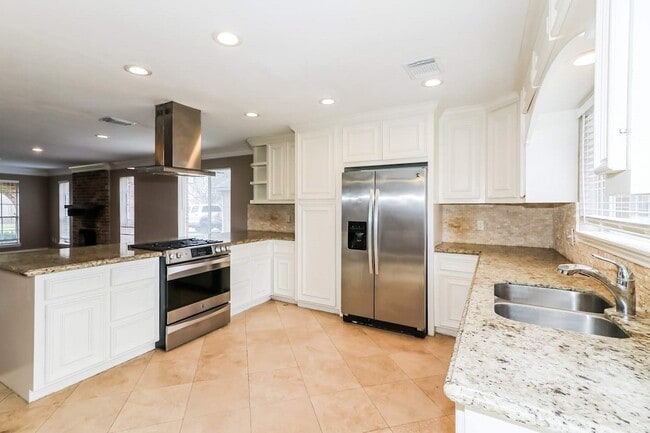 Building Photo - 22507 Red River Dr