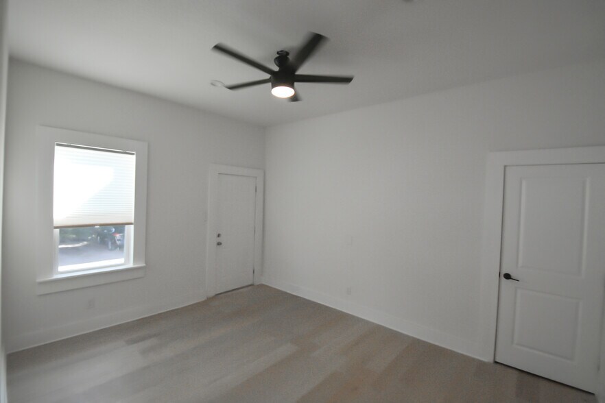 Living Room - 812 W Russell Pl