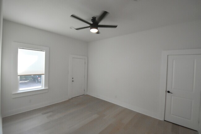 Living Room - 812 W Russell Pl