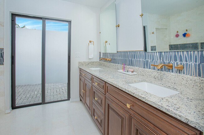Building Photo - Beautifully Updated 3/2 Pool Home with Lar...