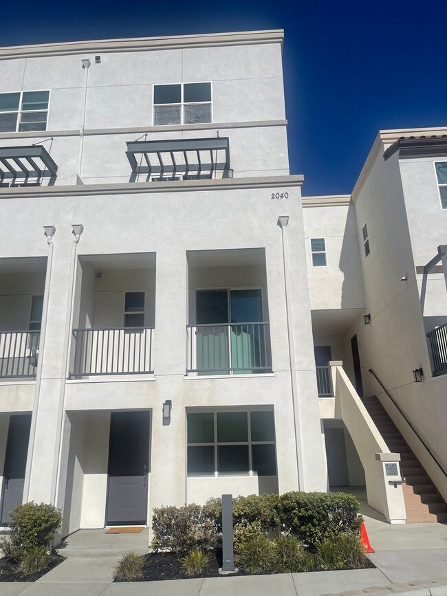 Building Photo - Upgraded & Spacious 4 Bedroom, 3.5 Bathroom Home