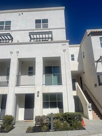 Building Photo - Upgraded & Spacious 4 Bedroom, 3.5 Bathroom Home