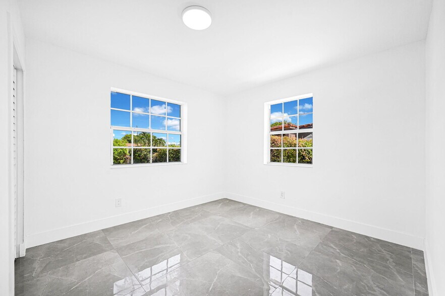 Building Photo - 4040 SW 108th Ave