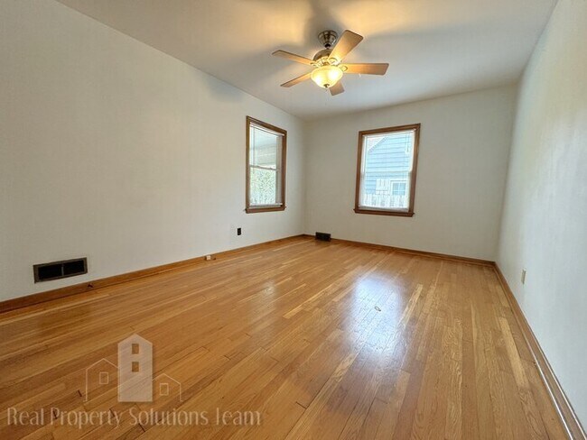 Building Photo - Beautiful home in Clintonville