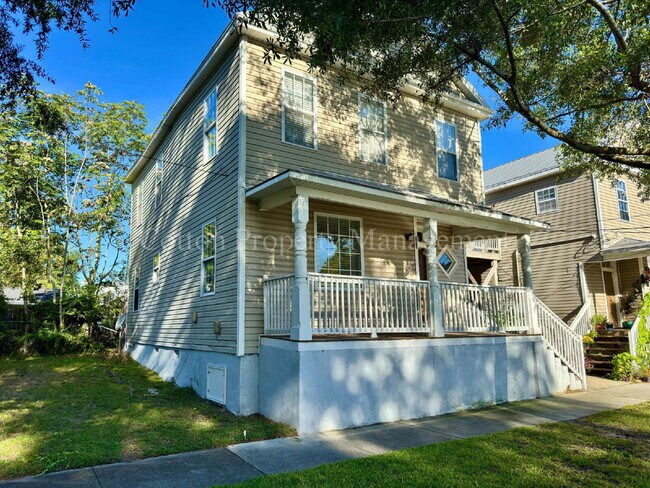 Building Photo - 2BR/1BA Nicely remodeled historic home in ...