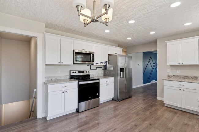 Building Photo - Updated North Ogden 4 Bedroom 2 Bathroom Home!