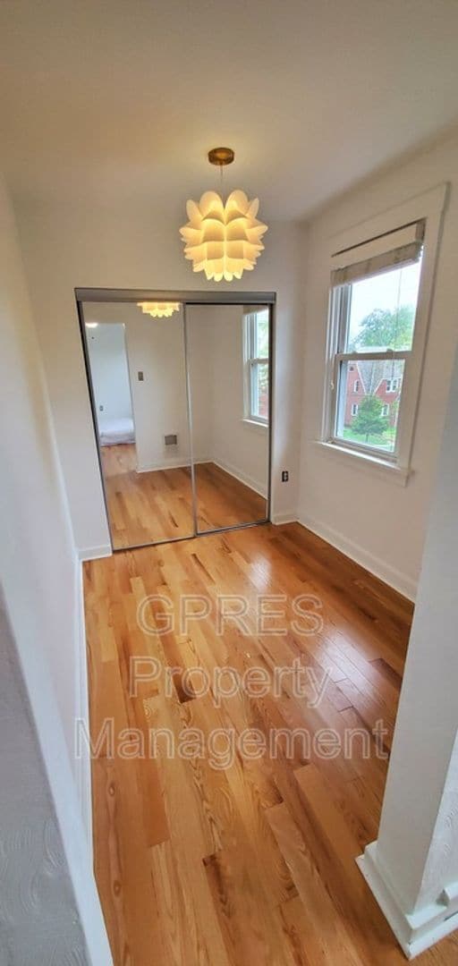 Building Photo - Gorgeous Mt Lebanon Craftsman Home