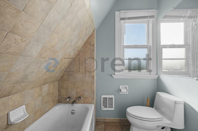 Building Photo - 827 Georgia St