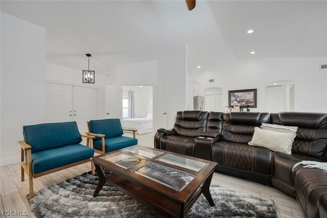 Building Photo - 1724 SW 31st Ln