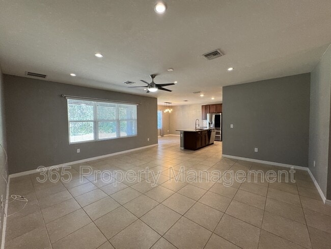 Building Photo - 471 Seasons Dr