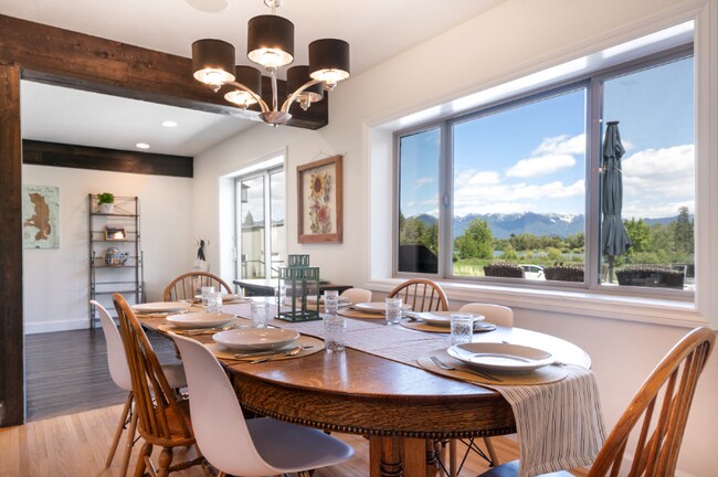 Building Photo - 1815 Lower Valley Rd