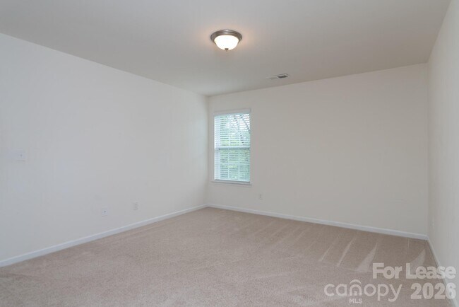 Building Photo - 180 King William Dr