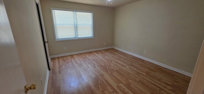 Building Photo - 6295 Forest Vale Dr NW