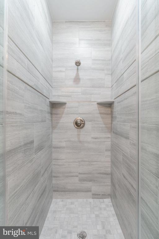 Building Photo - 103 E Duval St