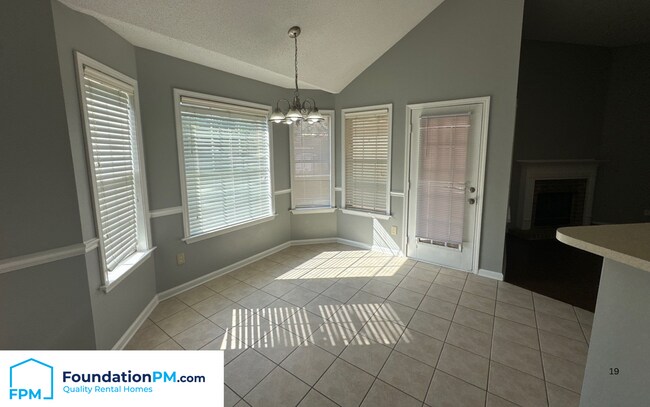 Building Photo - 400 Amundsen Cove