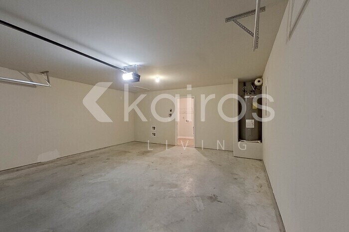 Building Photo - 301 St James Pl