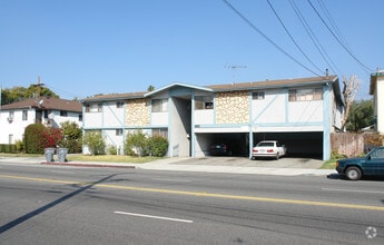 Building Photo - Chevy Chase Apts