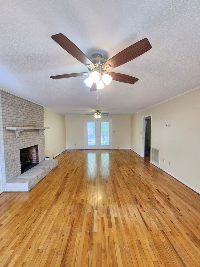 Building Photo - Marion Rental!