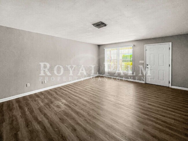 Building Photo - 4511 SE 5th Pl