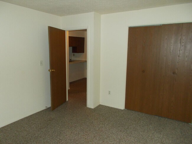 Building Photo - 223 S 48th St
