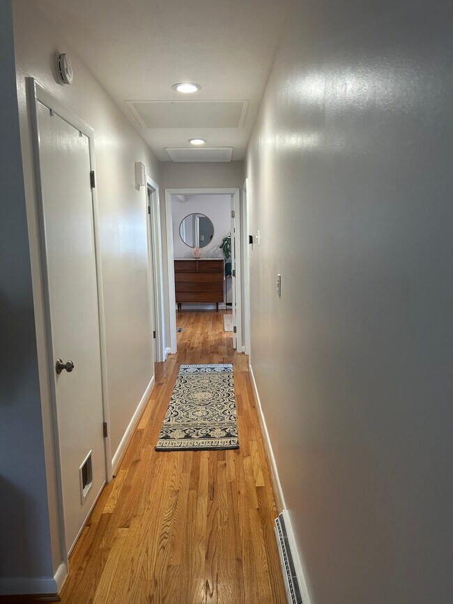 Building Photo - 44 Maple Ave