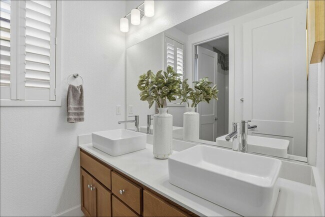 Building Photo - Beautiful 4BD/3.5BA Single-Family Home in the Dublin Boulevards Community!