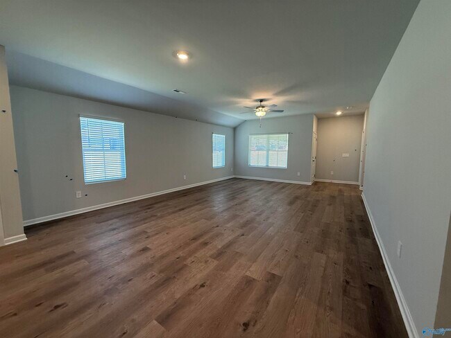Building Photo - 205 Six Pence Ct
