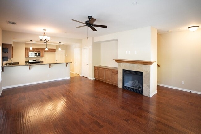 Building Photo - Welcome home to this beautifully designed ...