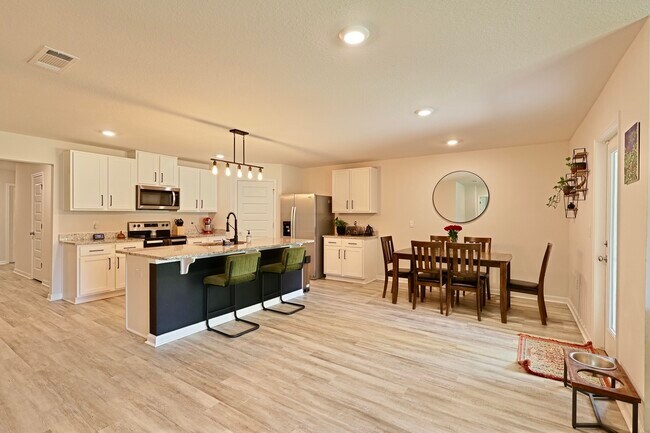 Building Photo - 8604 Tarsus Dr