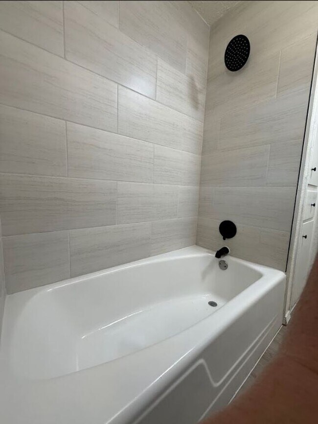 Building Photo - 5 Bedroom Rent to Own Home Available!