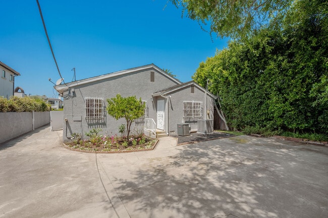 Building Photo - 542 N Sierra Bonita Ave