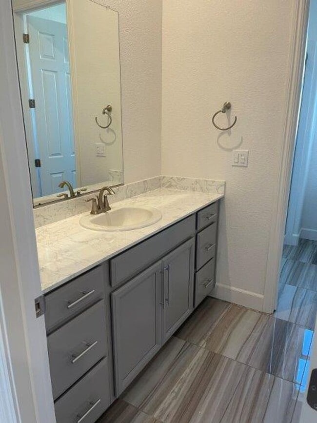 Building Photo - Fabulous Single Level 4 Bedroom in 95757