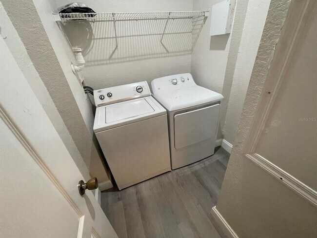 Building Photo - 3349 S Kirkman Rd