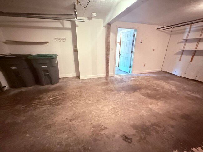Building Photo - 158 Tina Dr