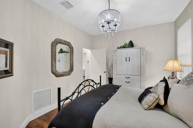 Building Photo - 2500 NW 66th Dr