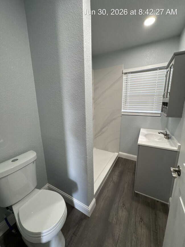Building Photo - 2543