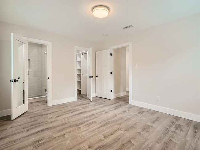Building Photo - 5804 Eureka Dr