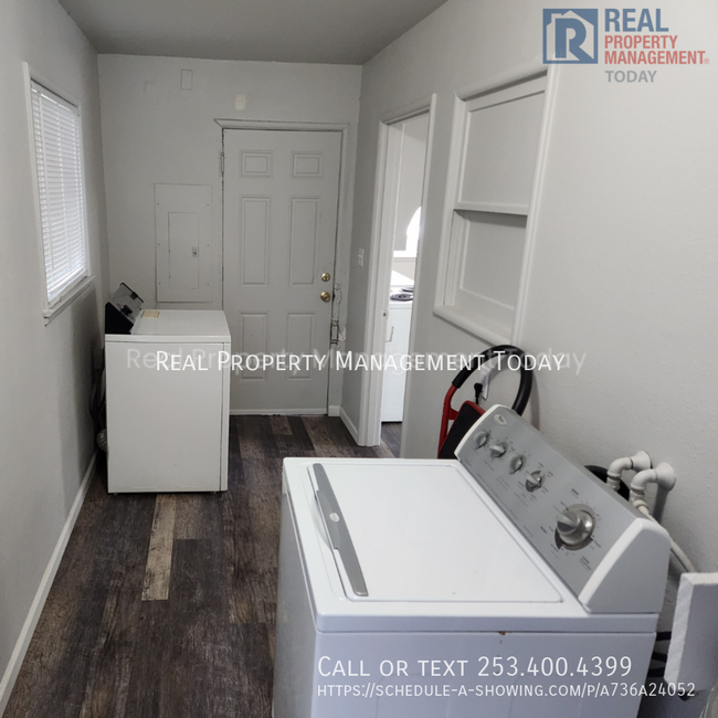 Building Photo - $250 OFF MOVE IN!! Quaint 1 and 1 bath Bed...