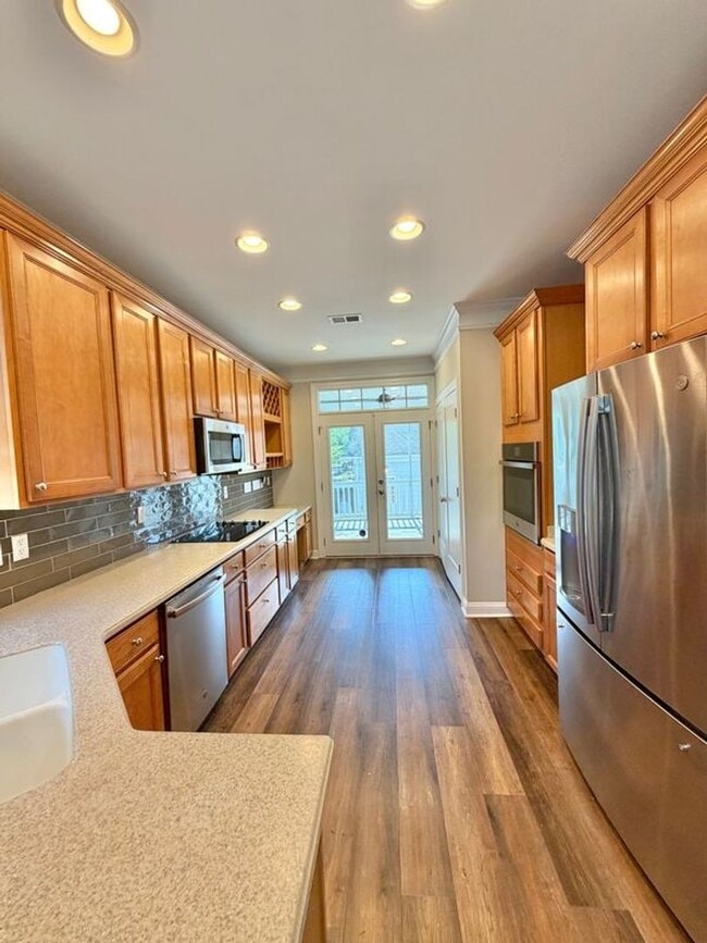 Building Photo - Comfort & Convenience: 3BR End-Unit Townhome in Pooler