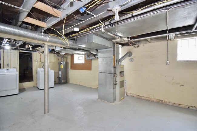 Building Photo - 3048 Taylor Ave