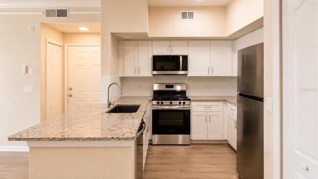 Building Photo - 4142 Central Sarasota Pky