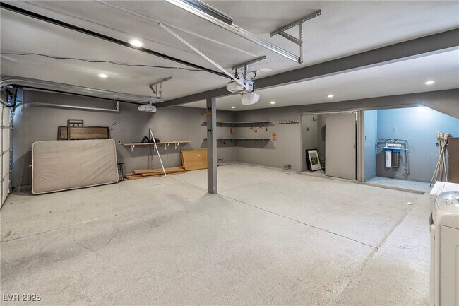 Building Photo - 1765 Belcastro St