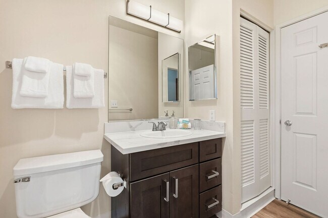 Building Photo - 2000 Post St