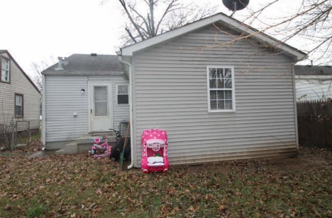 Building Photo - 1631 Longfield Ave